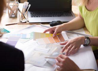 architecte interieur discussion avec client